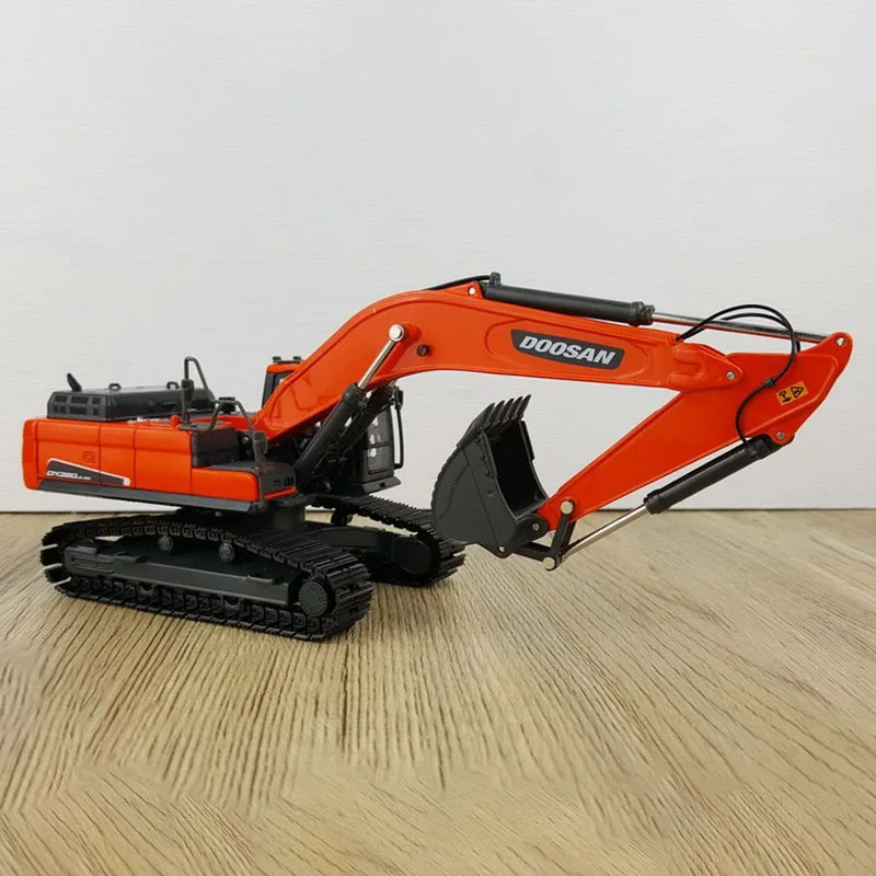 معدات البناء الثقيلة موديل 1:5 - مراجعة Heavy Equipment Simulator وسعره